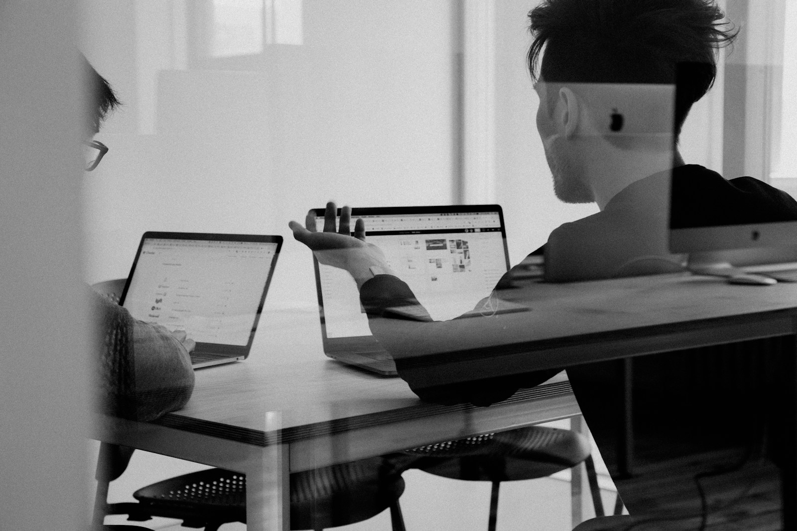 Séance de travail stratégique autour de l'adoption de l'IA, bureau LearnClimb à Lyon